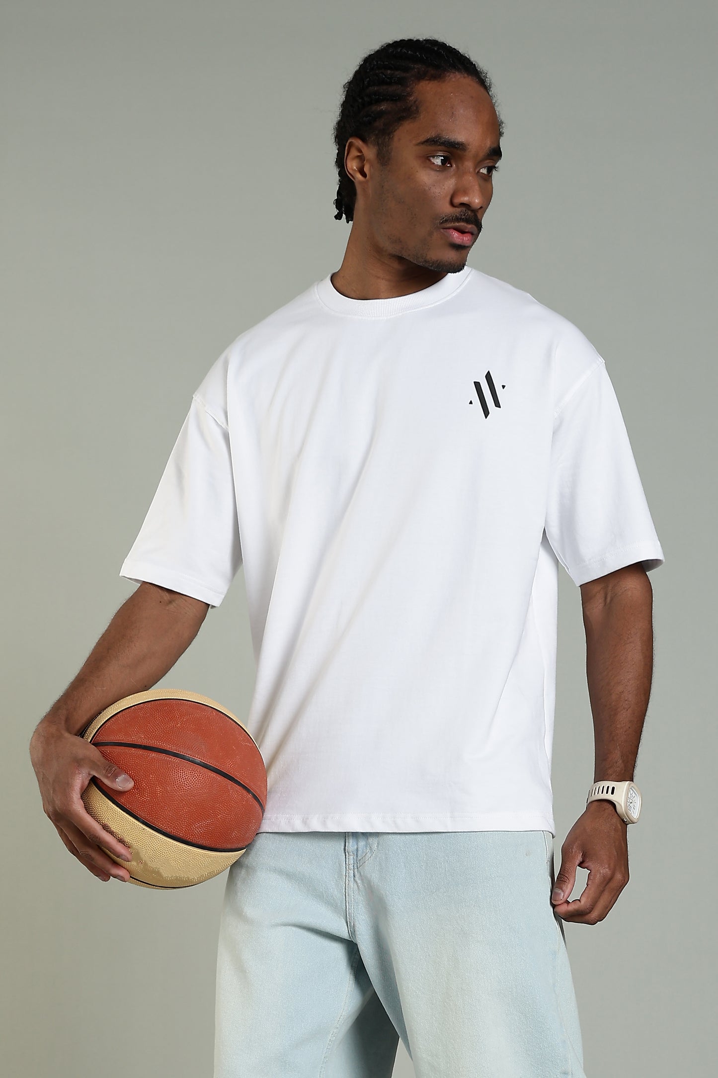 ESSENTIAL WHITE - MINIMAL LOGO T-SHIRT- Relaxed Fit Cotton T-Shirt