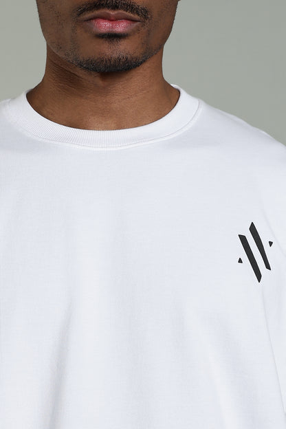 ESSENTIAL WHITE - MINIMAL LOGO T-SHIRT- Relaxed Fit Cotton T-Shirt