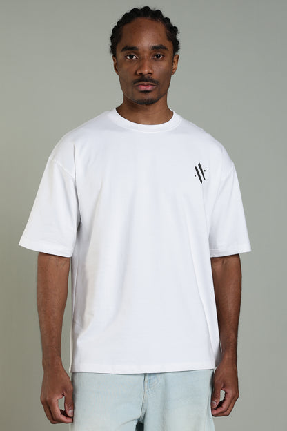 ESSENTIAL WHITE - MINIMAL LOGO T-SHIRT- Relaxed Fit Cotton T-Shirt